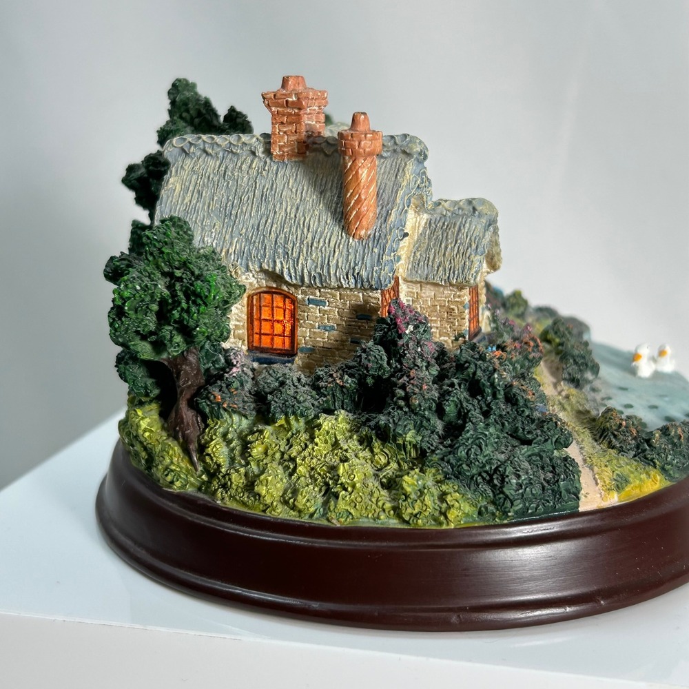 Thomas Kinkade Everett's Cottage Miniature Light Up Sculpture Village Scene - Picture 5 of 7